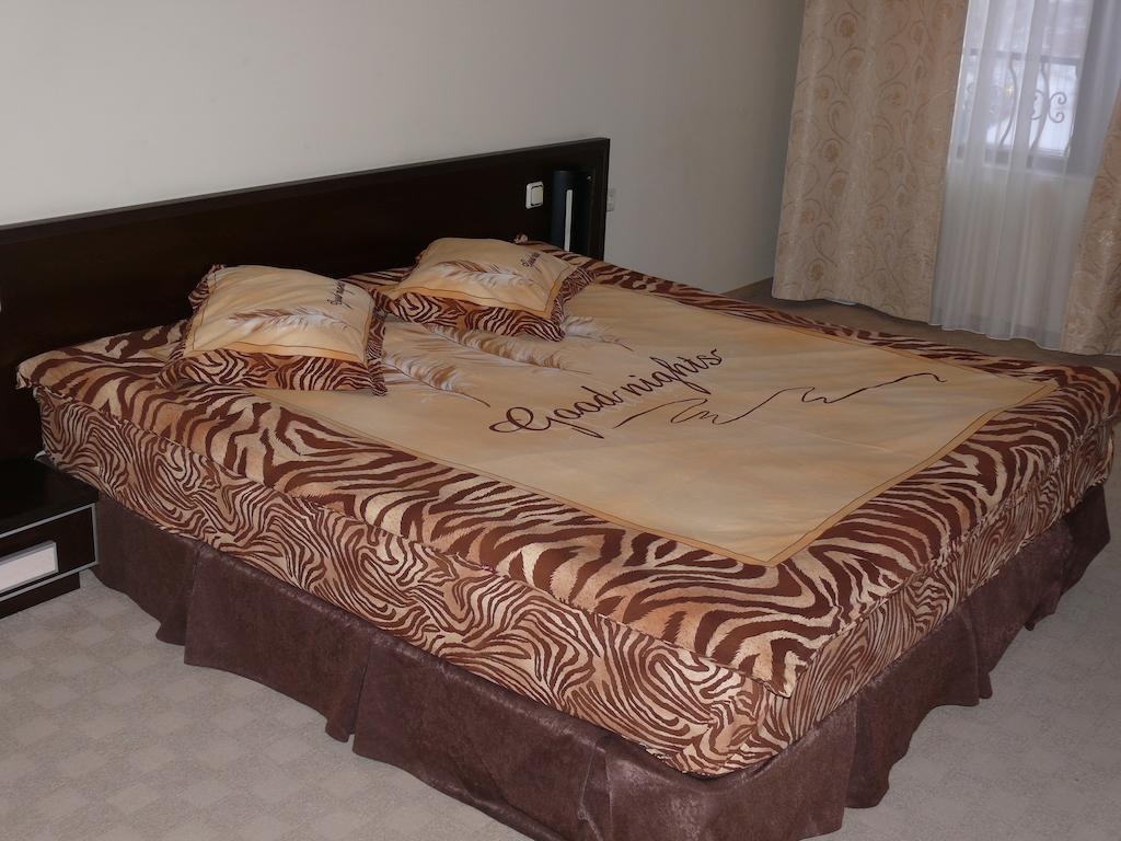 Hotel Brilliantin Sliven Room photo