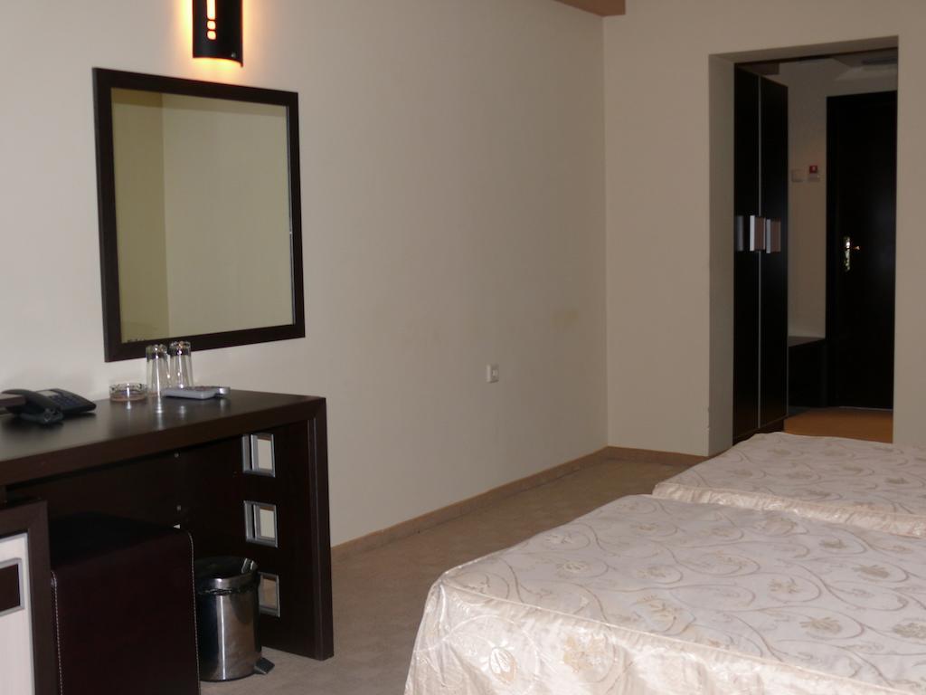 Hotel Brilliantin Sliven Room photo