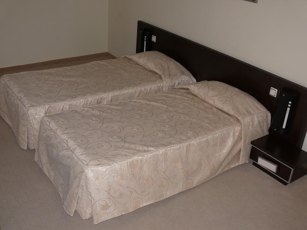 Hotel Brilliantin Sliven Room photo