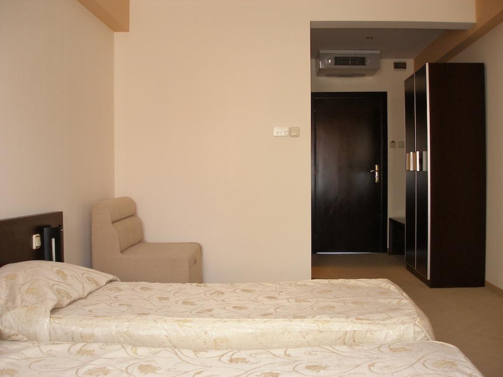 Hotel Brilliantin Sliven Room photo